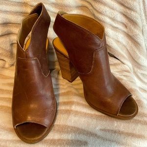 Lucky Brand brown leather heeled sandals in excellent cond size 7M